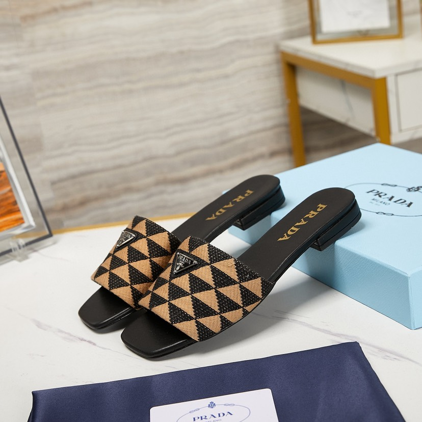 Prada-Sheepskin Electric Embroidery Cooler