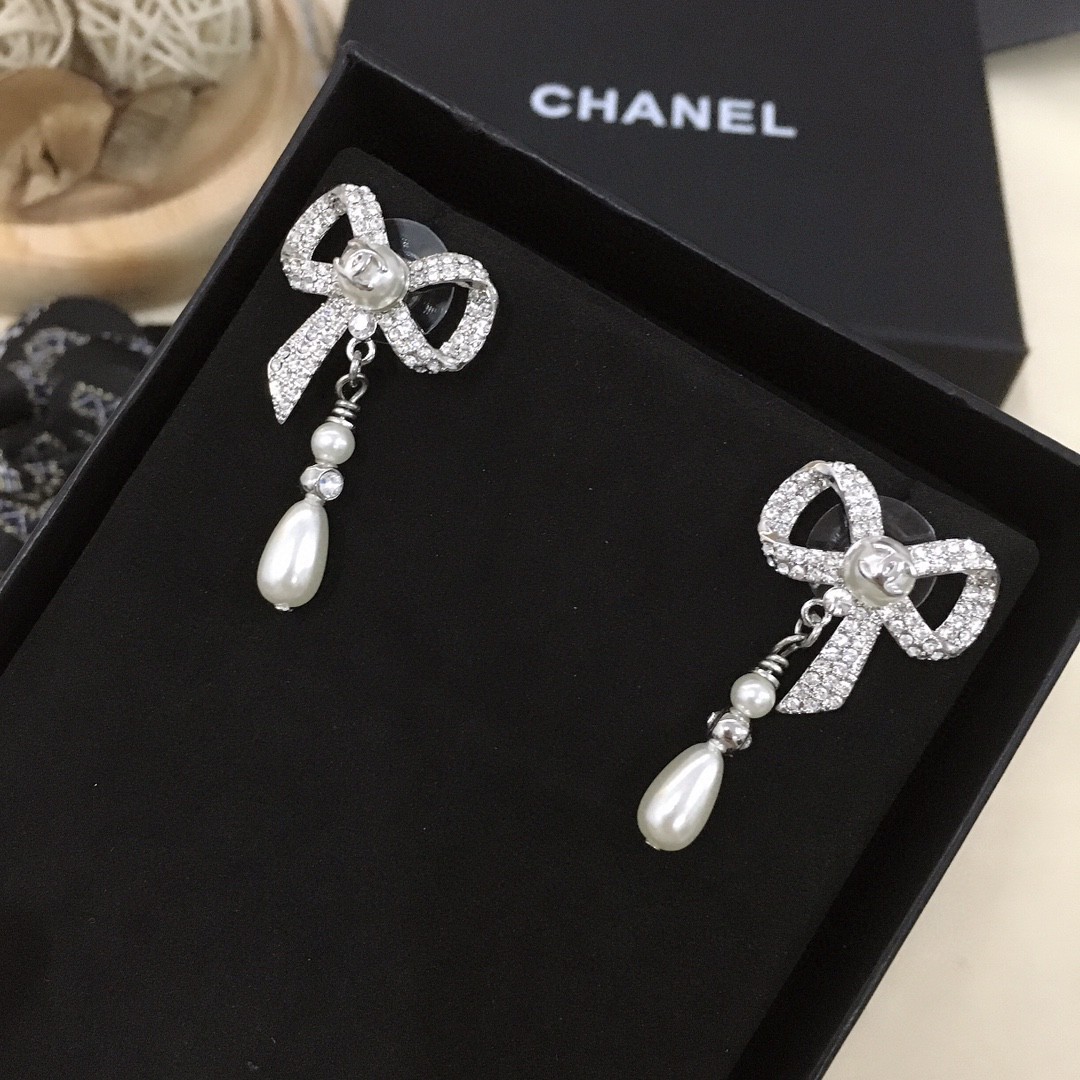 Chanel-Butterfly Knot Water Drop Pearl Earrings