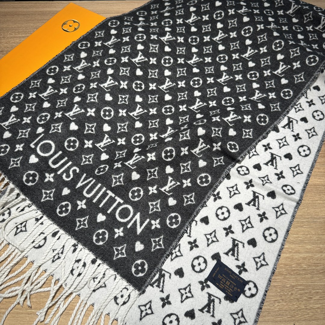 LV-Full Peach Heart Limited Series Cashmere Scarf
