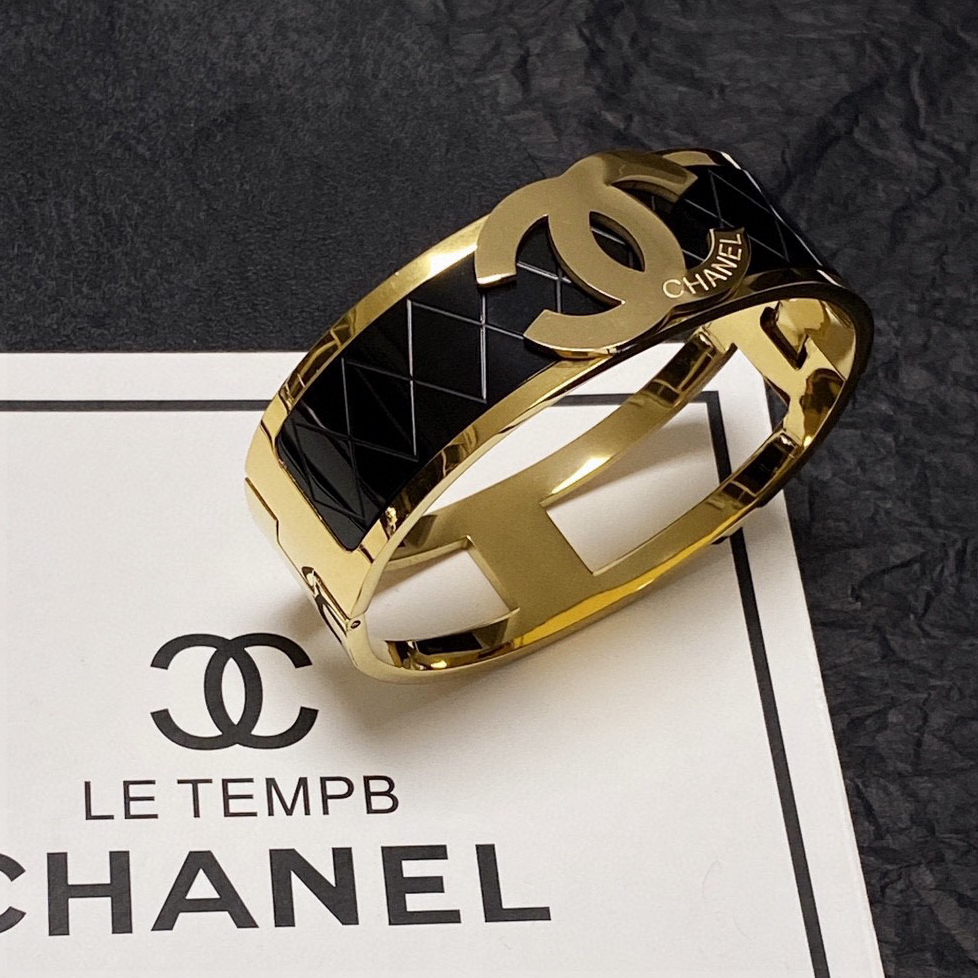 CHANEL - Wide Diamond Grid Bracelet