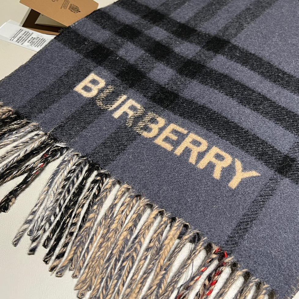 Burberry - Contrasting Check Wool Scarf