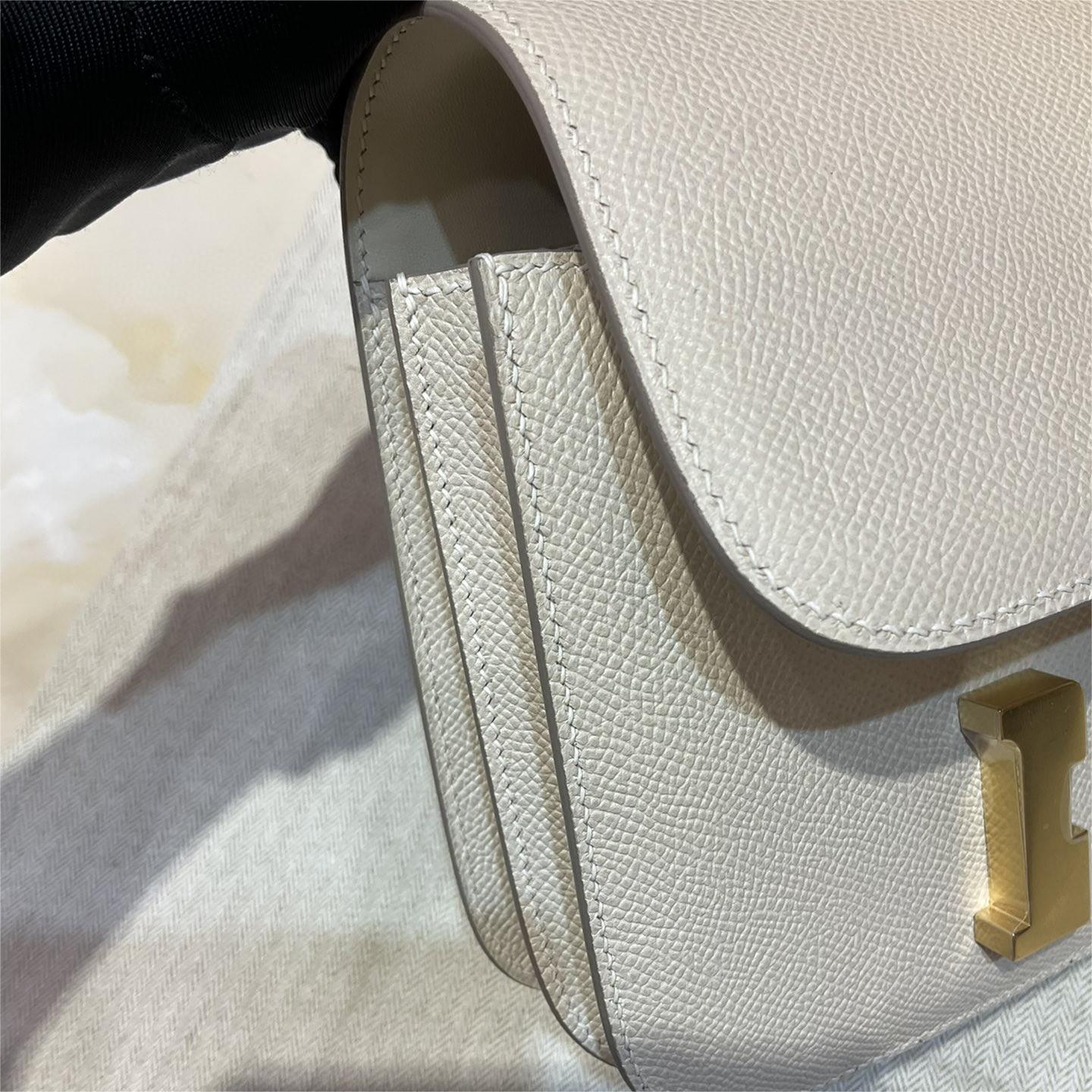 Hermes-Constance 19 milkshake white