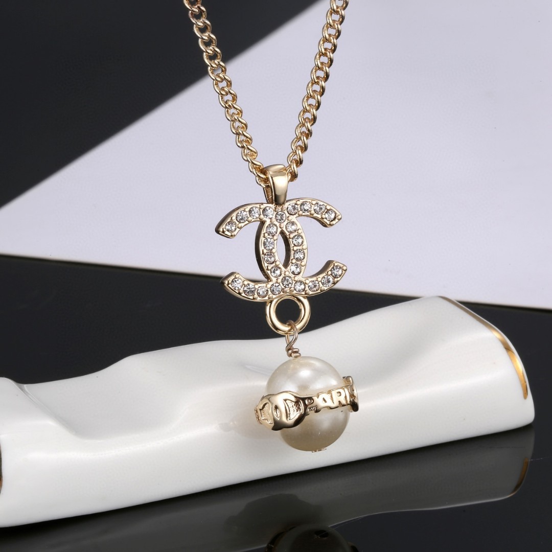 Chanel-pearl necklace