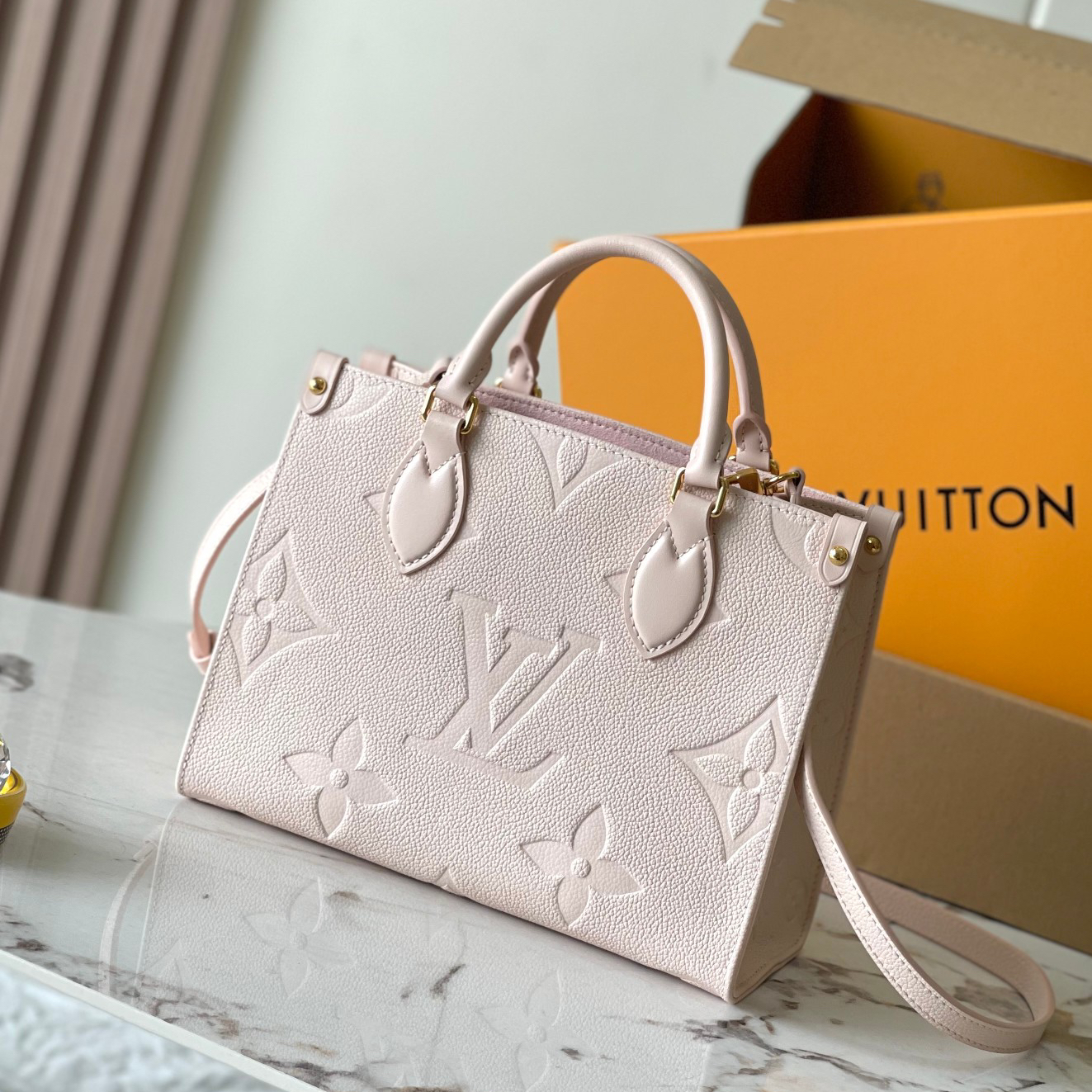 LV - ONTHEGO Soft Grained Cow Leather Tote Bag Shopping Bag Handbag