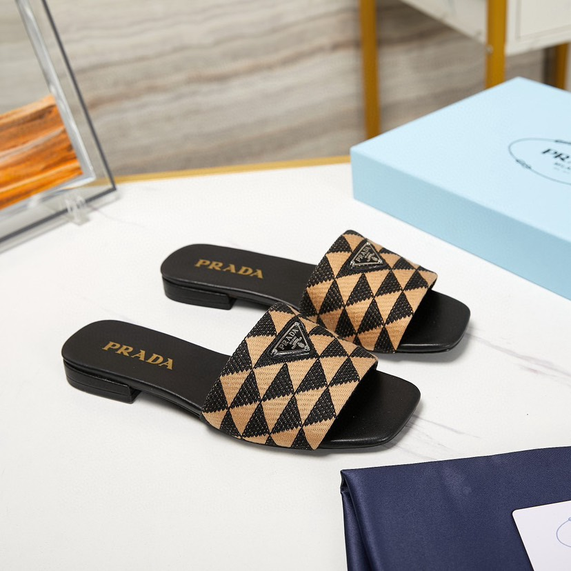 Prada-Sheepskin Electric Embroidery Cooler