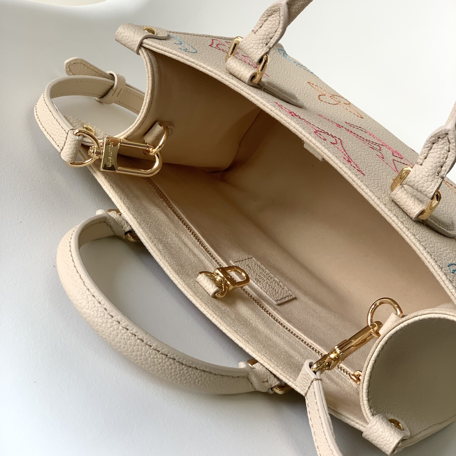 LV - ONTHEGO Soft Grained Cow Leather Tote Bag Shopping Bag Handbag