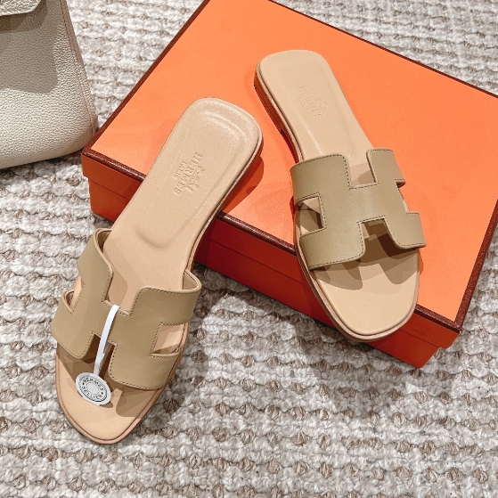 Hermes-Horan Slippers
