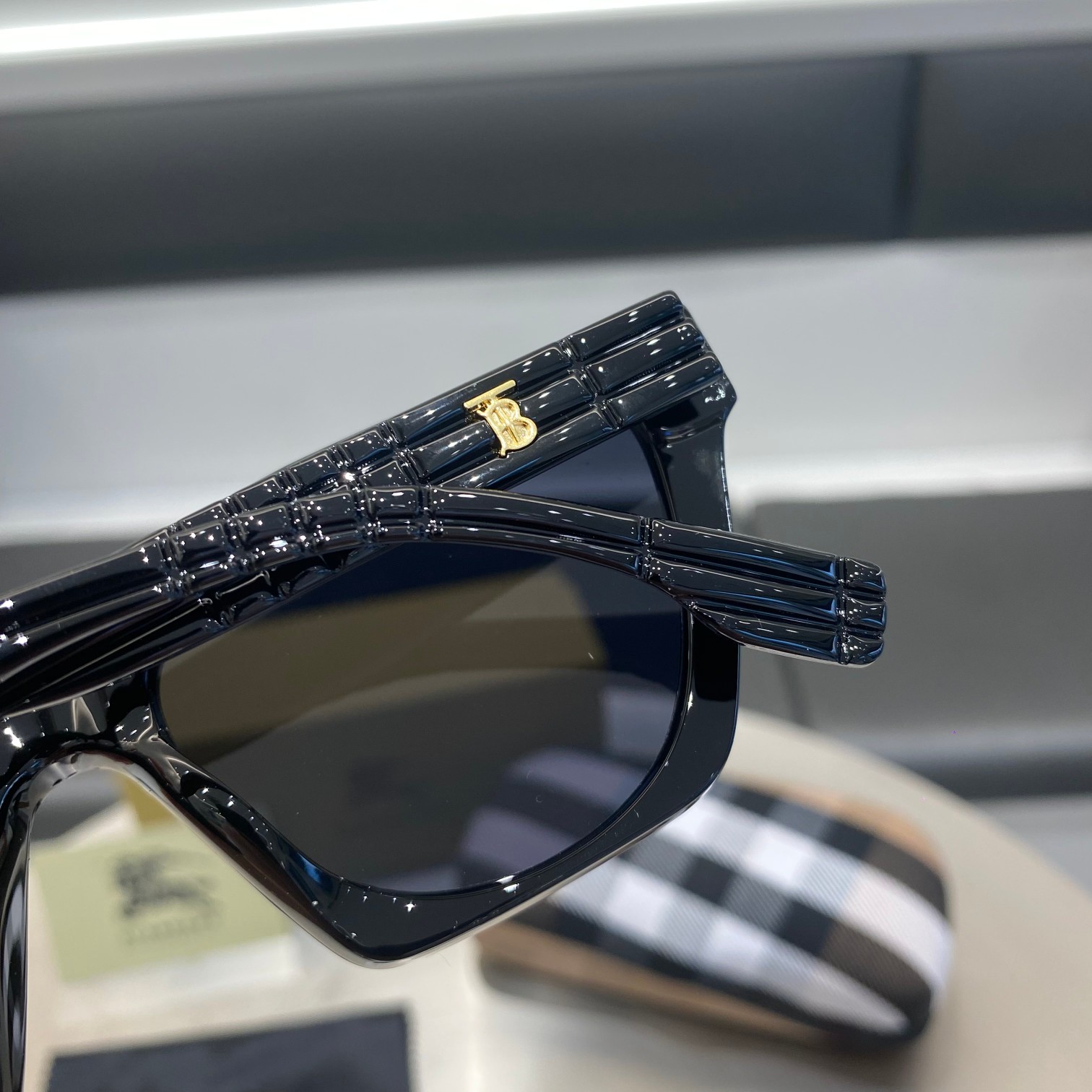 Burberry-unisex polarized sunglasses