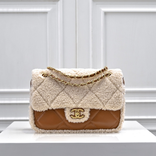 Chanel-Large 24k Teddy Lamb Wool Bag