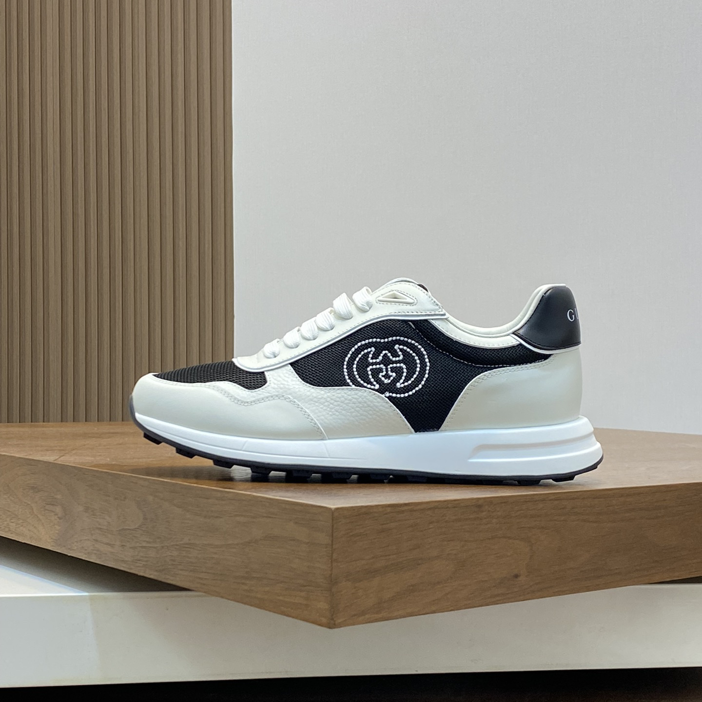 GUCCI - Cowhide Sneakers