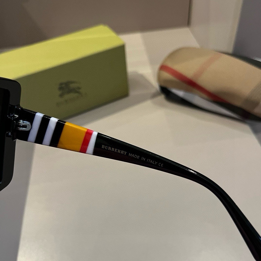 Burberry-Unisex Large Frame Sunglasses