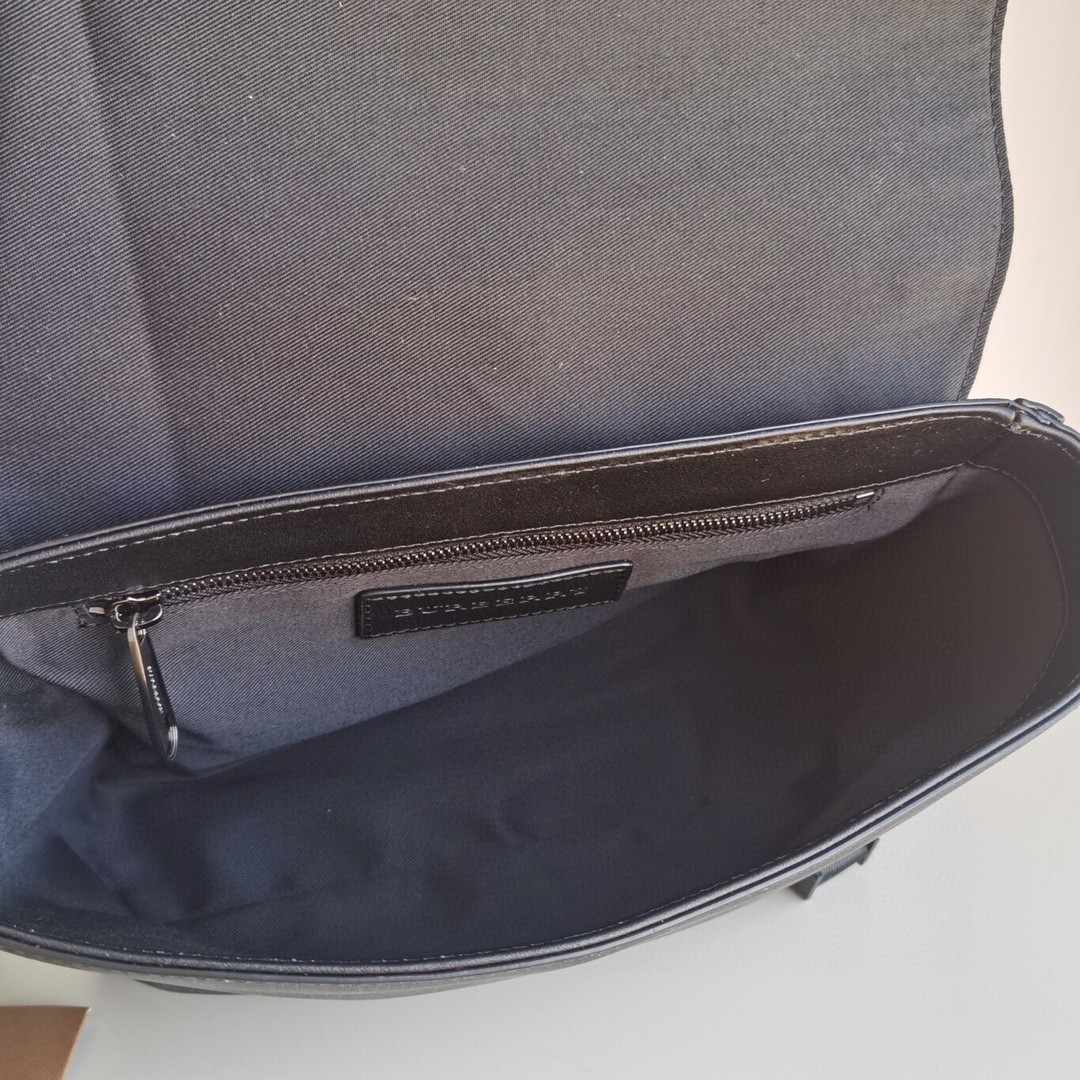 Burberry-messenger