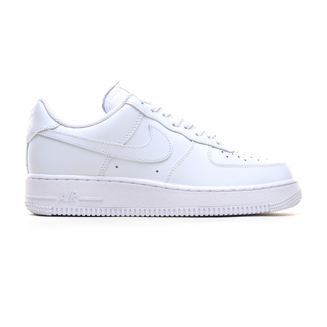 Nike-Air Force 1 ´ 07 Low Paired With Casual Sports Board Shoes