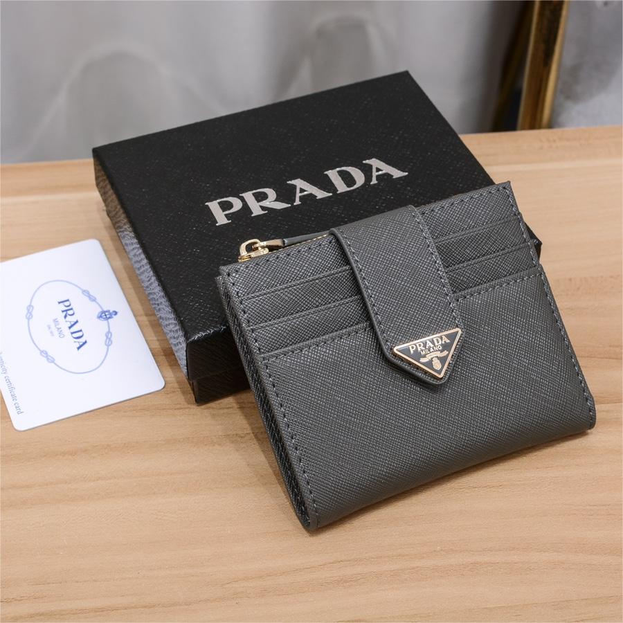 Prada-Cross shaped short clip