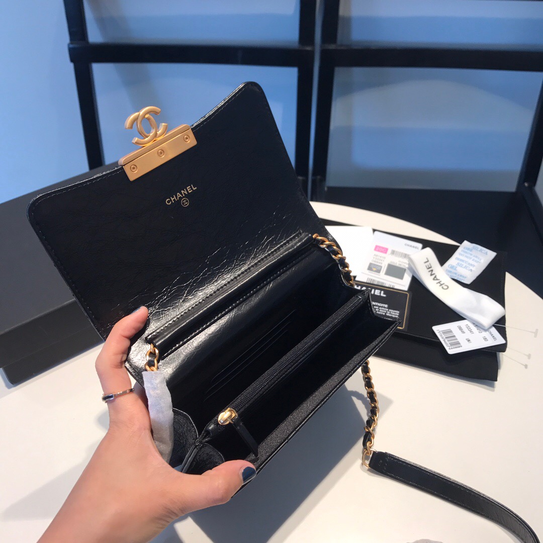 Chanel-wallet on chain-oil-waxed leather