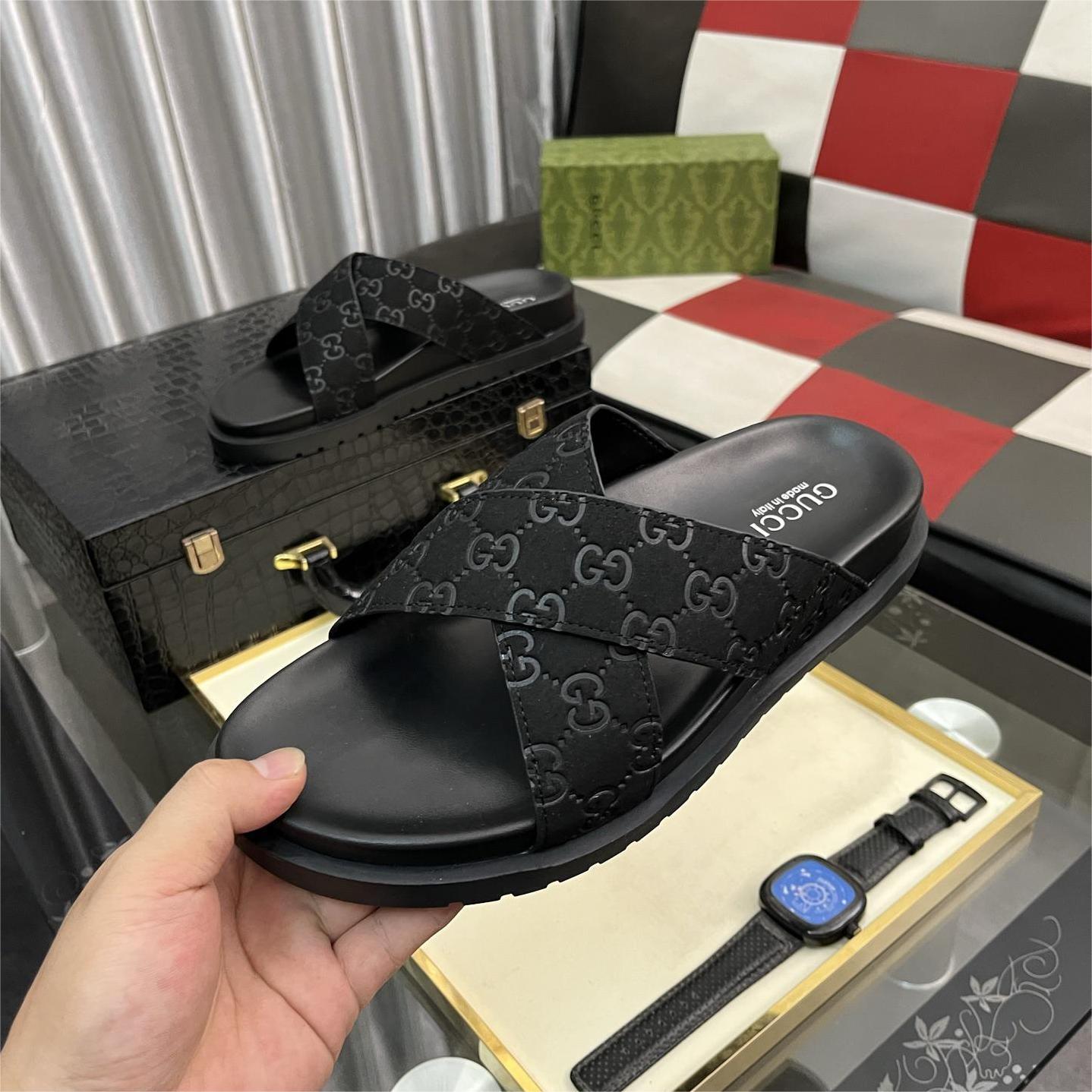 Gucci-Casual embossed cowhide sandals