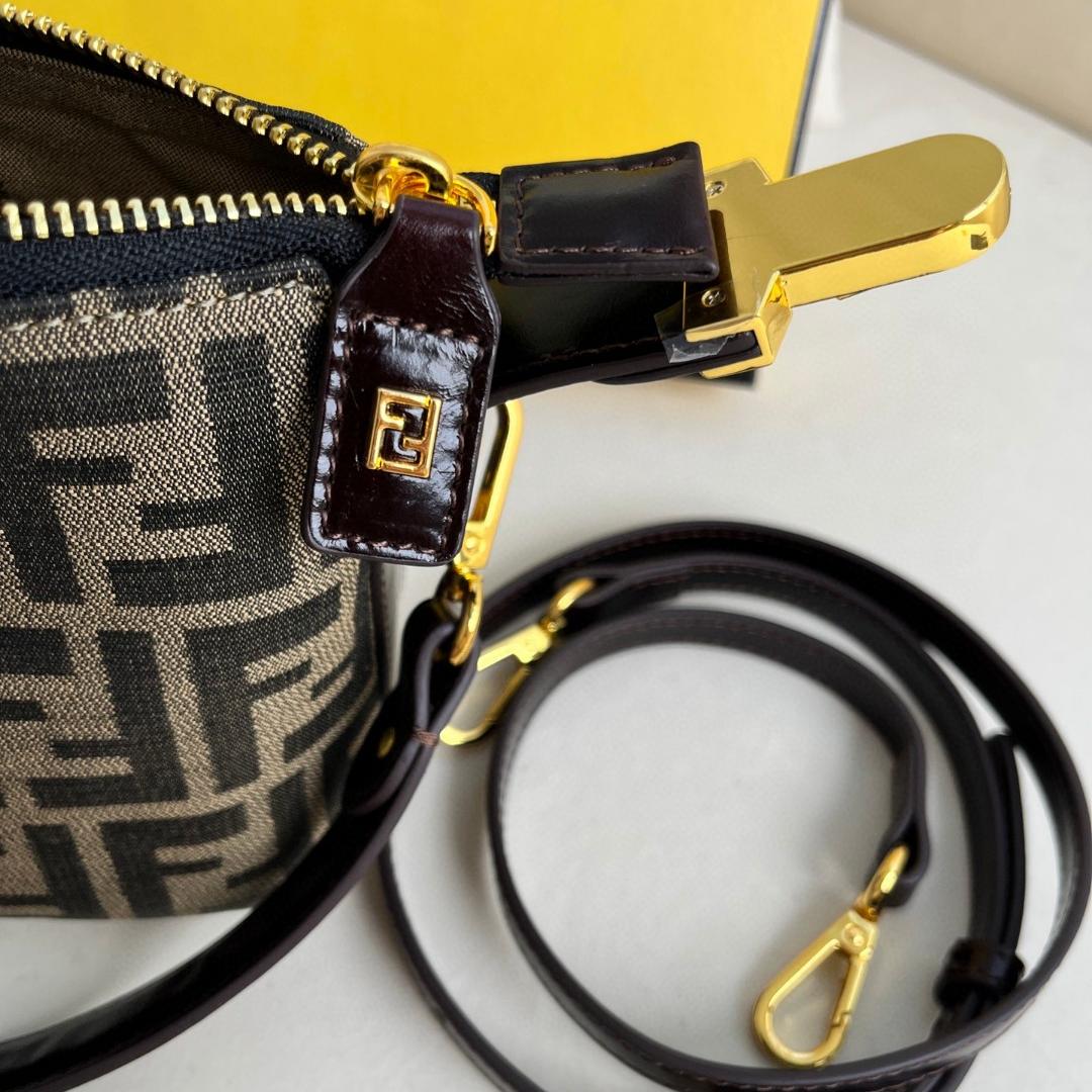 FENDI-  Lunch box second-hand bag