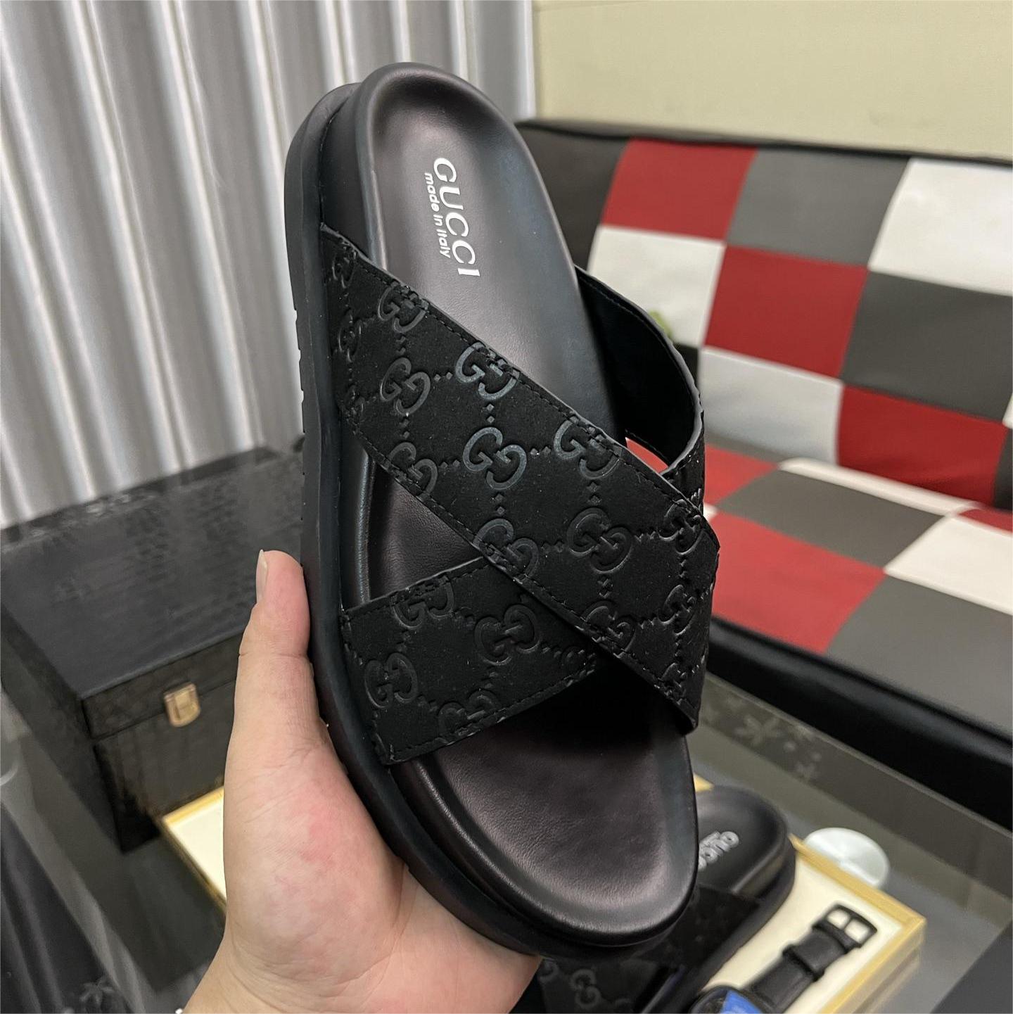 Gucci-Casual embossed cowhide sandals