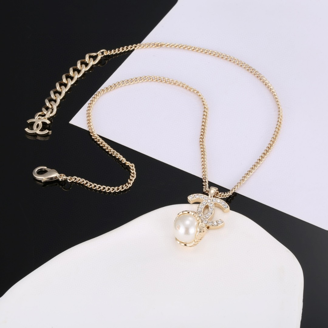 Chanel-pearl necklace