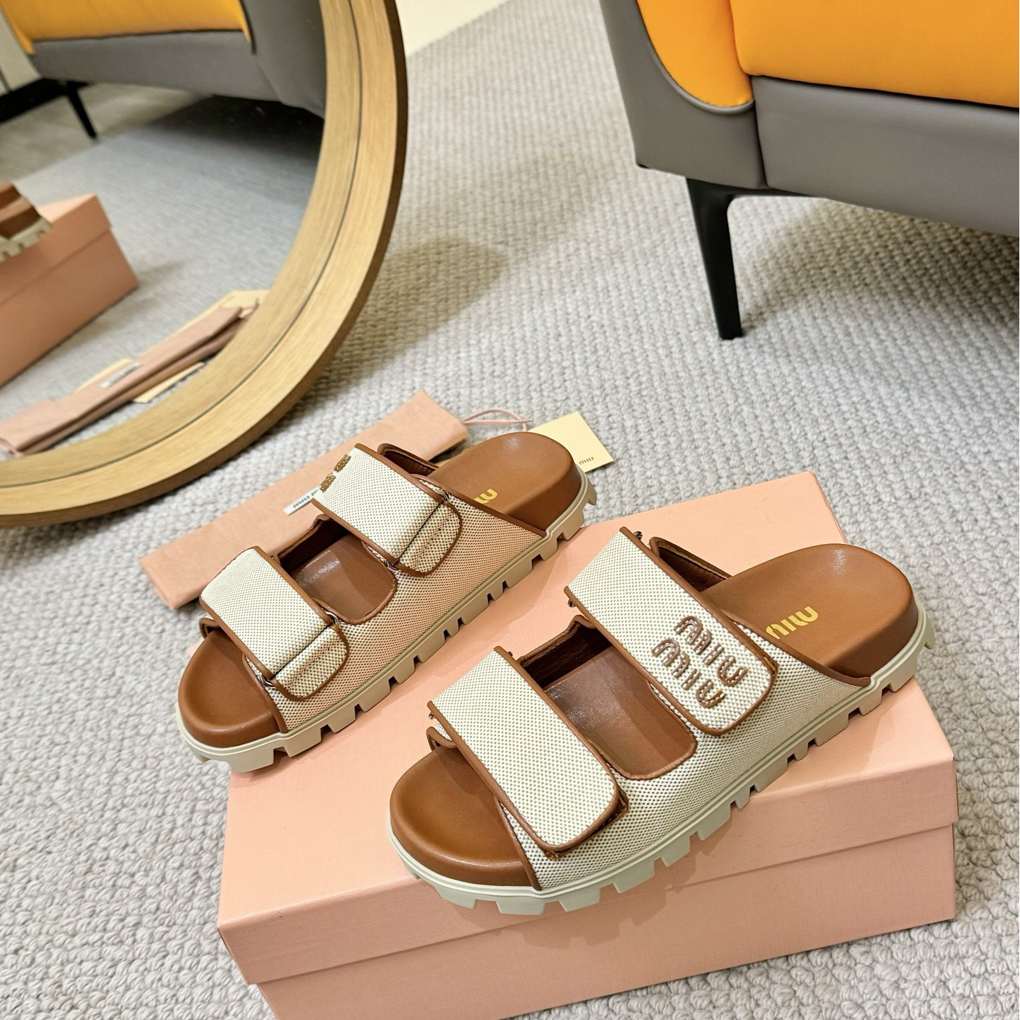MiuMiu-2025 Spring and Summer New Coin Sandals