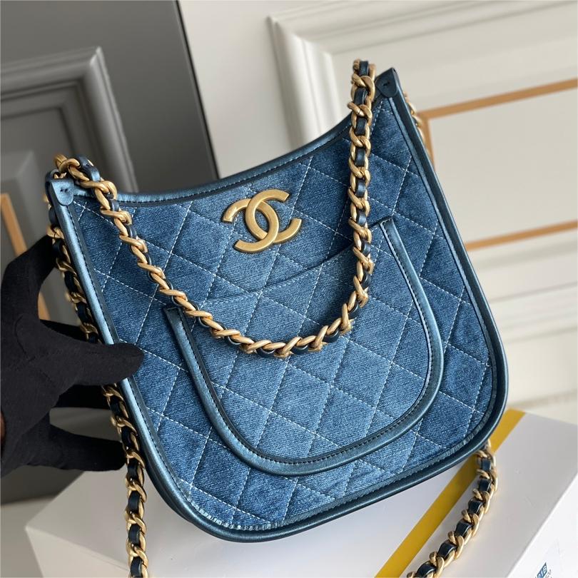 Chanel-Hippie bag washed with denim and gold metallic blue