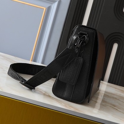 LV-Delicate Cowhide Mailman Bag