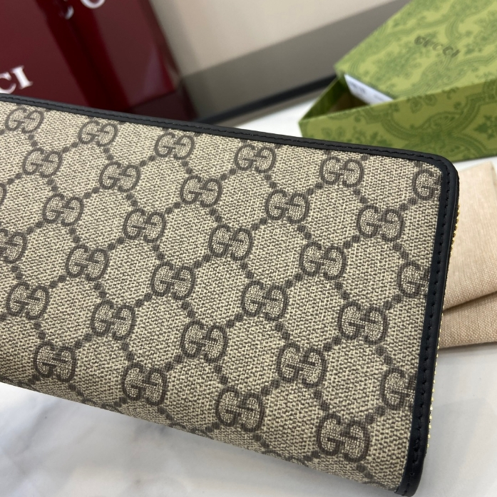 Gucci-Emblem Mini Wallet