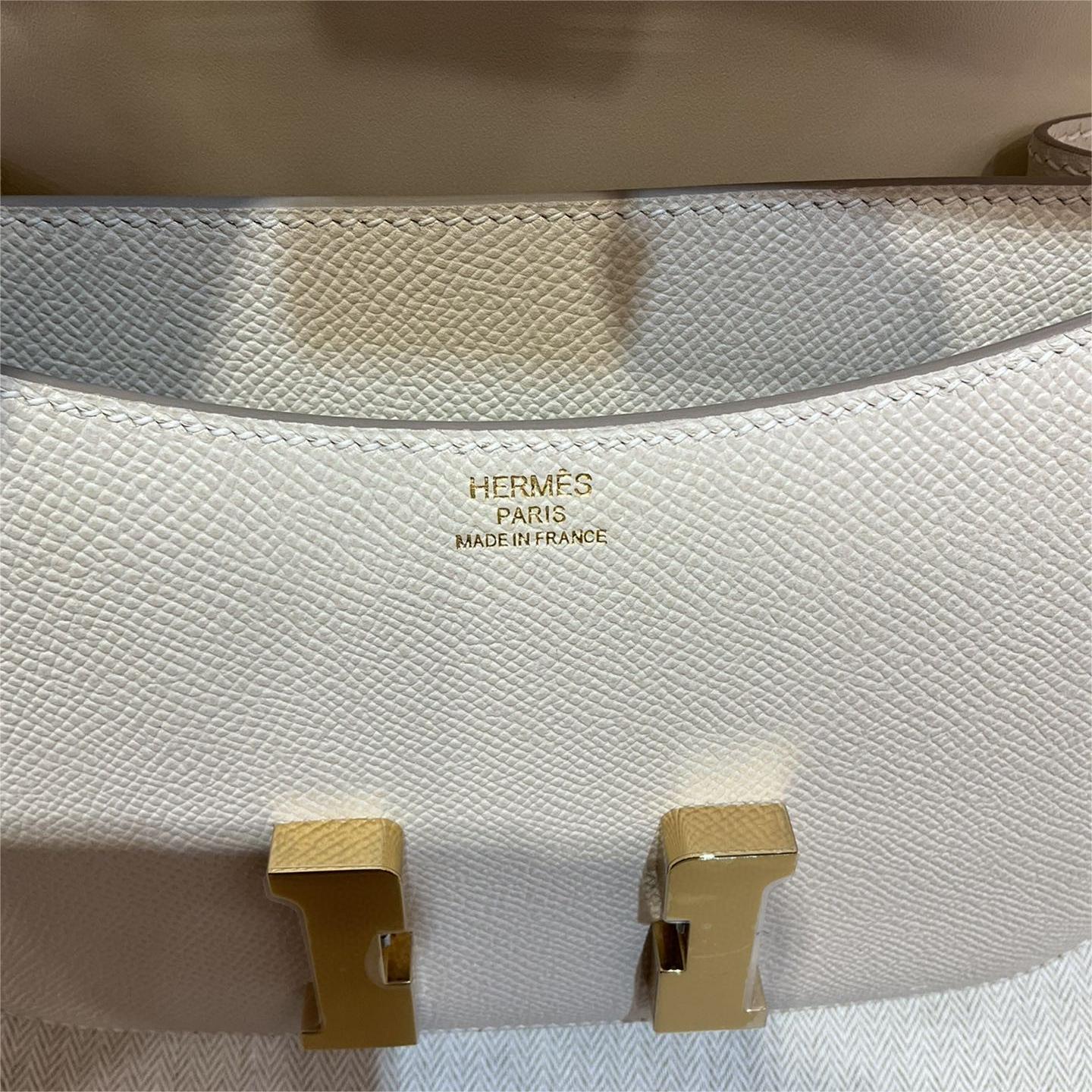 Hermes-Constance 19 milkshake white