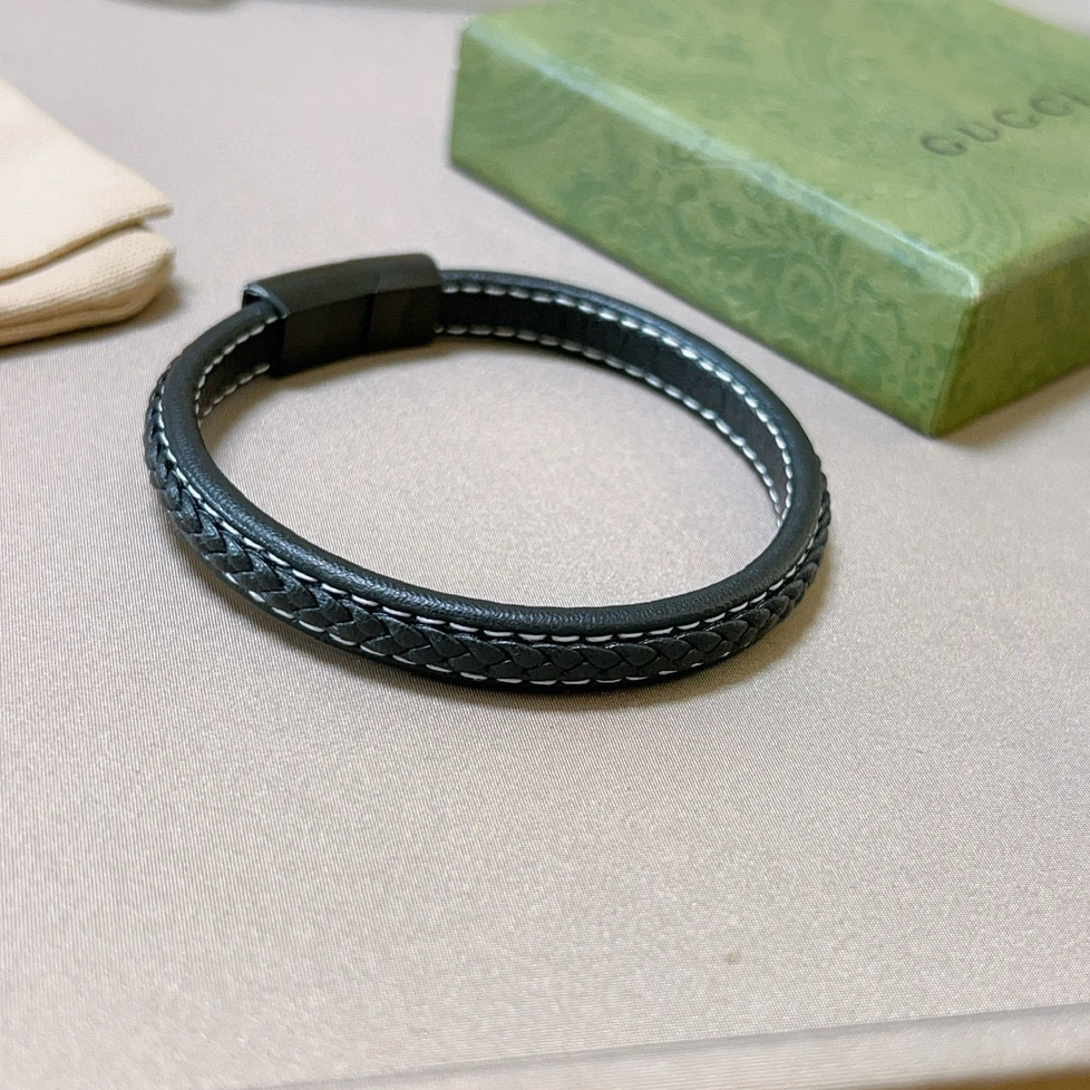 GUCCI - Head Layer Cowhide Wristband Strap