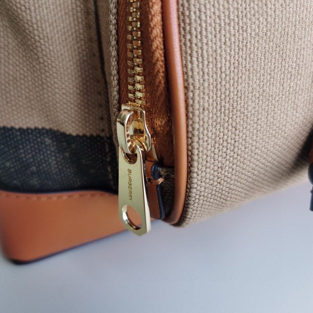 Burberry-Cleverly match the leather element backpack with stitching