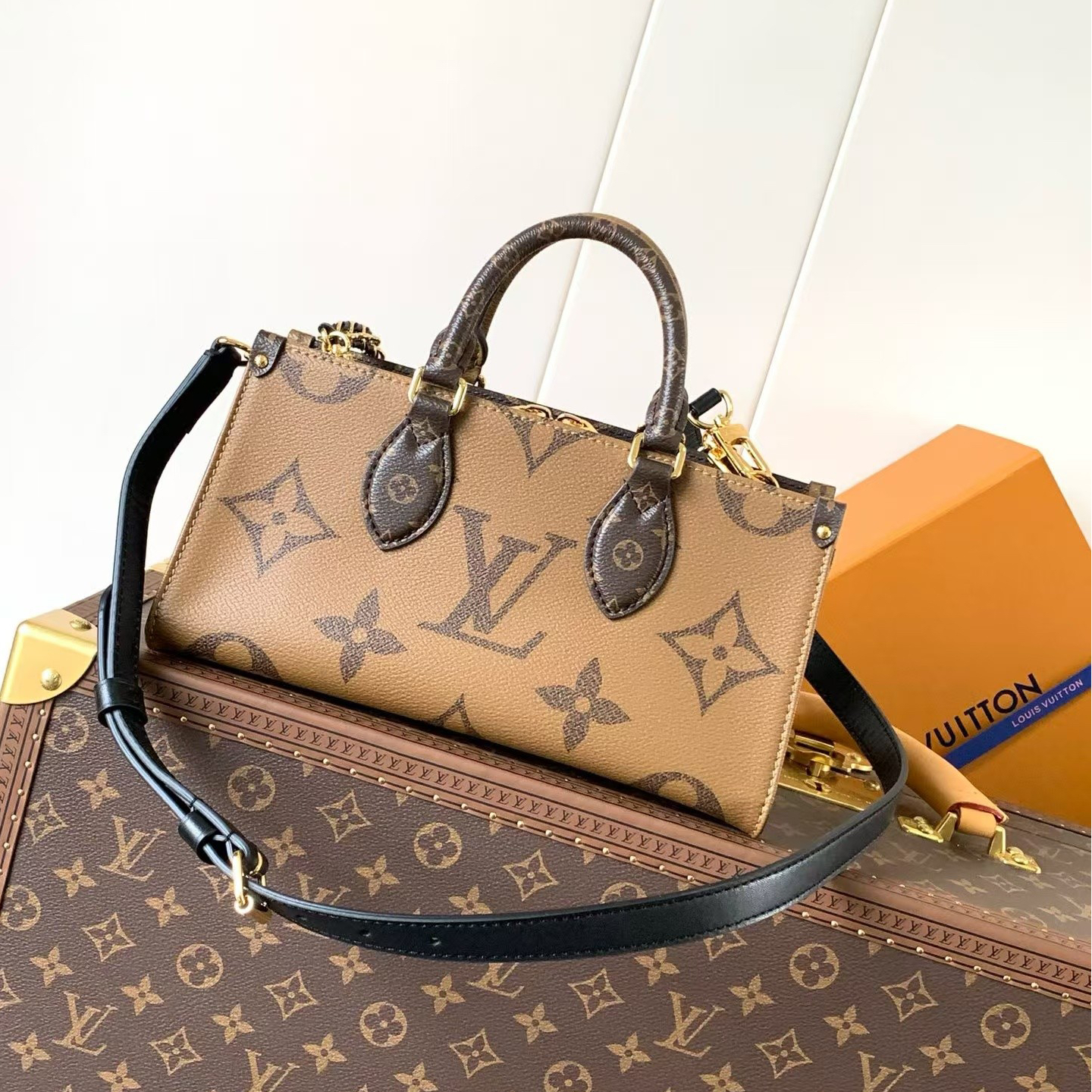 LV-OnTheGo East West Handbag