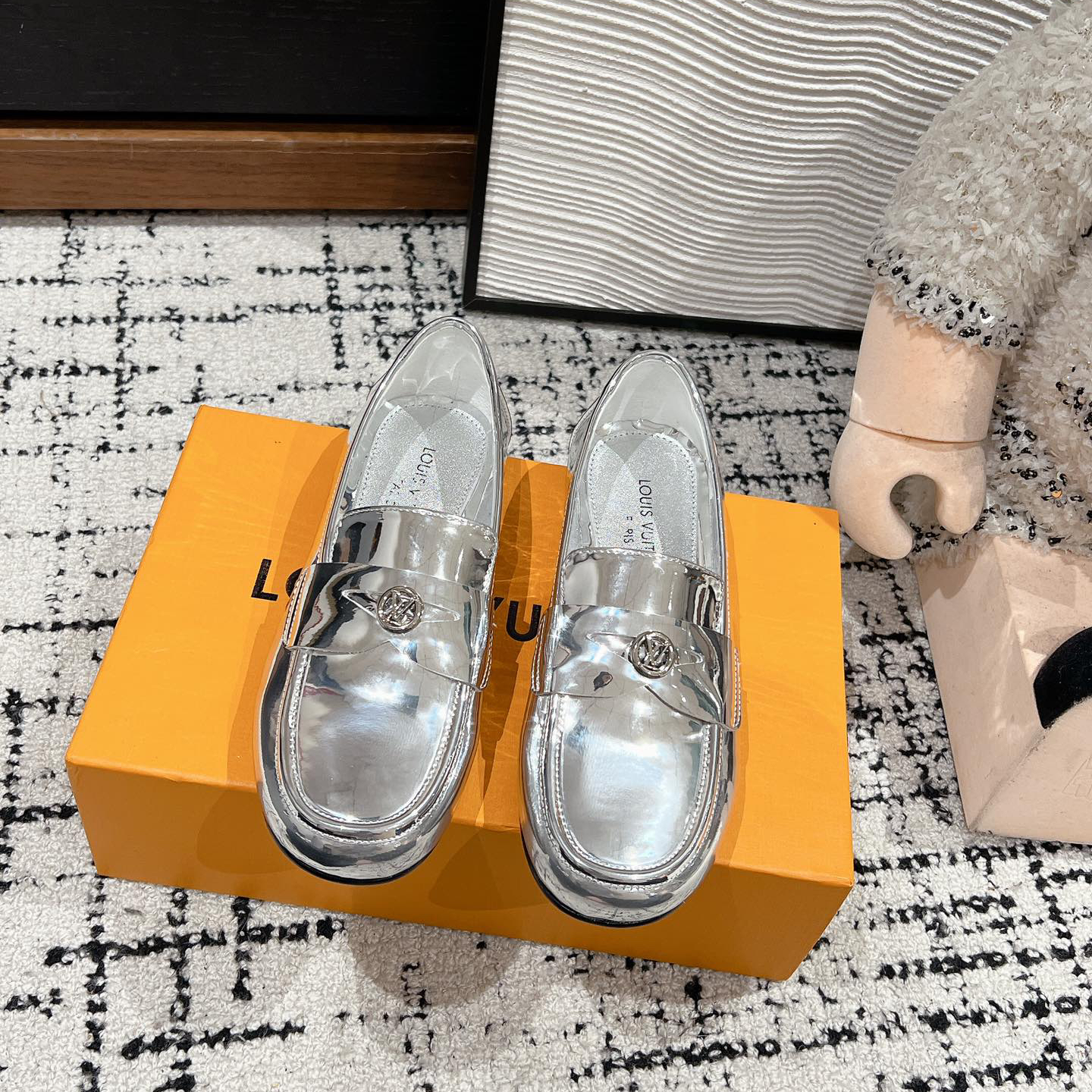 LV-Spring and summer new flat loafers
