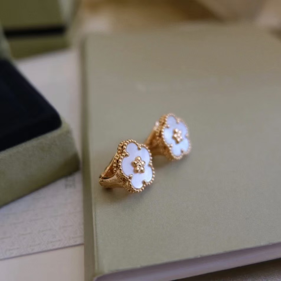 Van Cleef & Arpels - Lucky Spring Plum Earrings