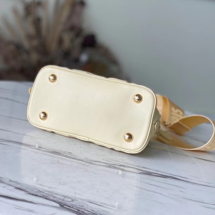 LV-Cowhide Shoulder Cross Shoulder Handheld Shell Bag