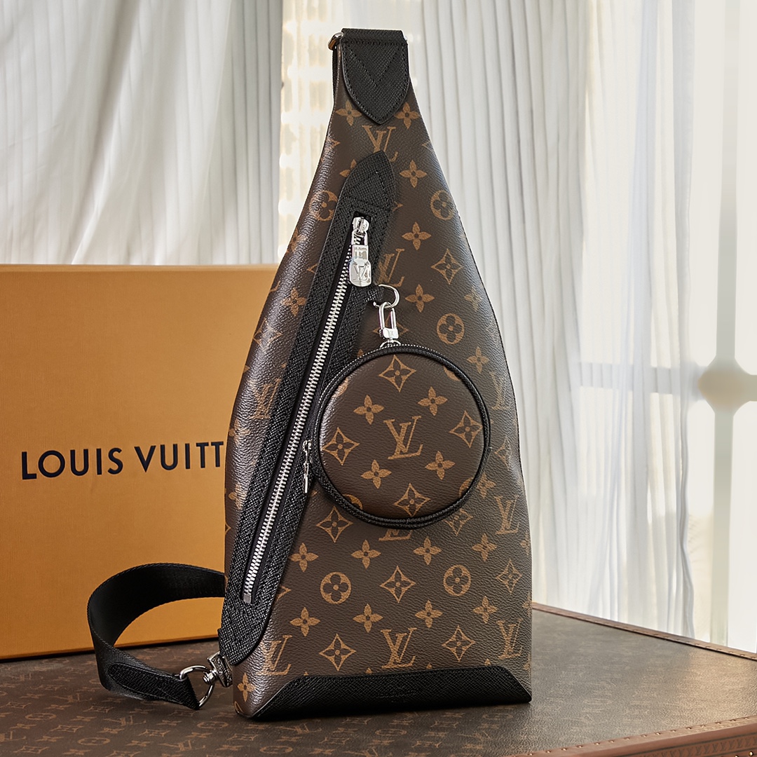 LV-Monogram canvas and Ta ï ga cowhide leather