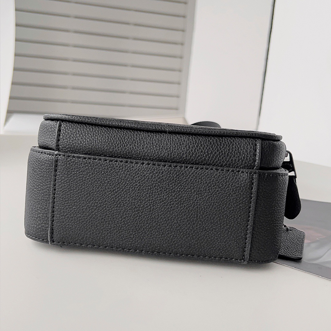 Coach-Sullivan camera bag