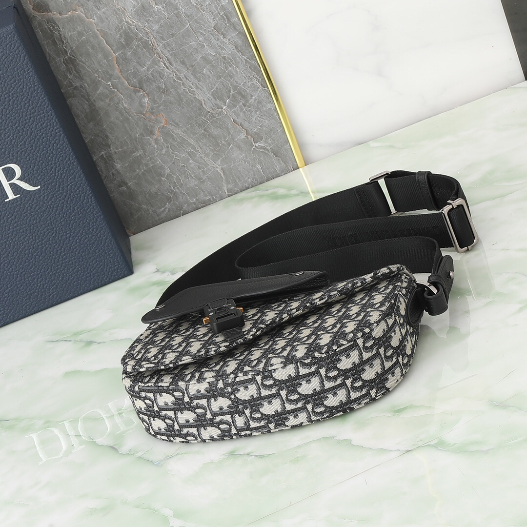 Dior-Saddle messenger bag