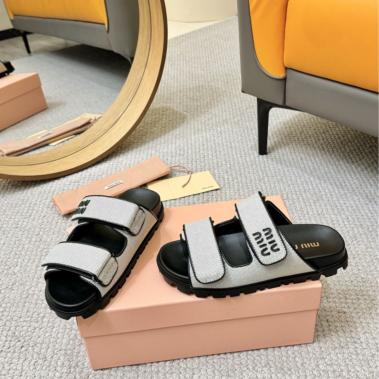 MiuMiu-2025 Spring and Summer New Coin Sandals