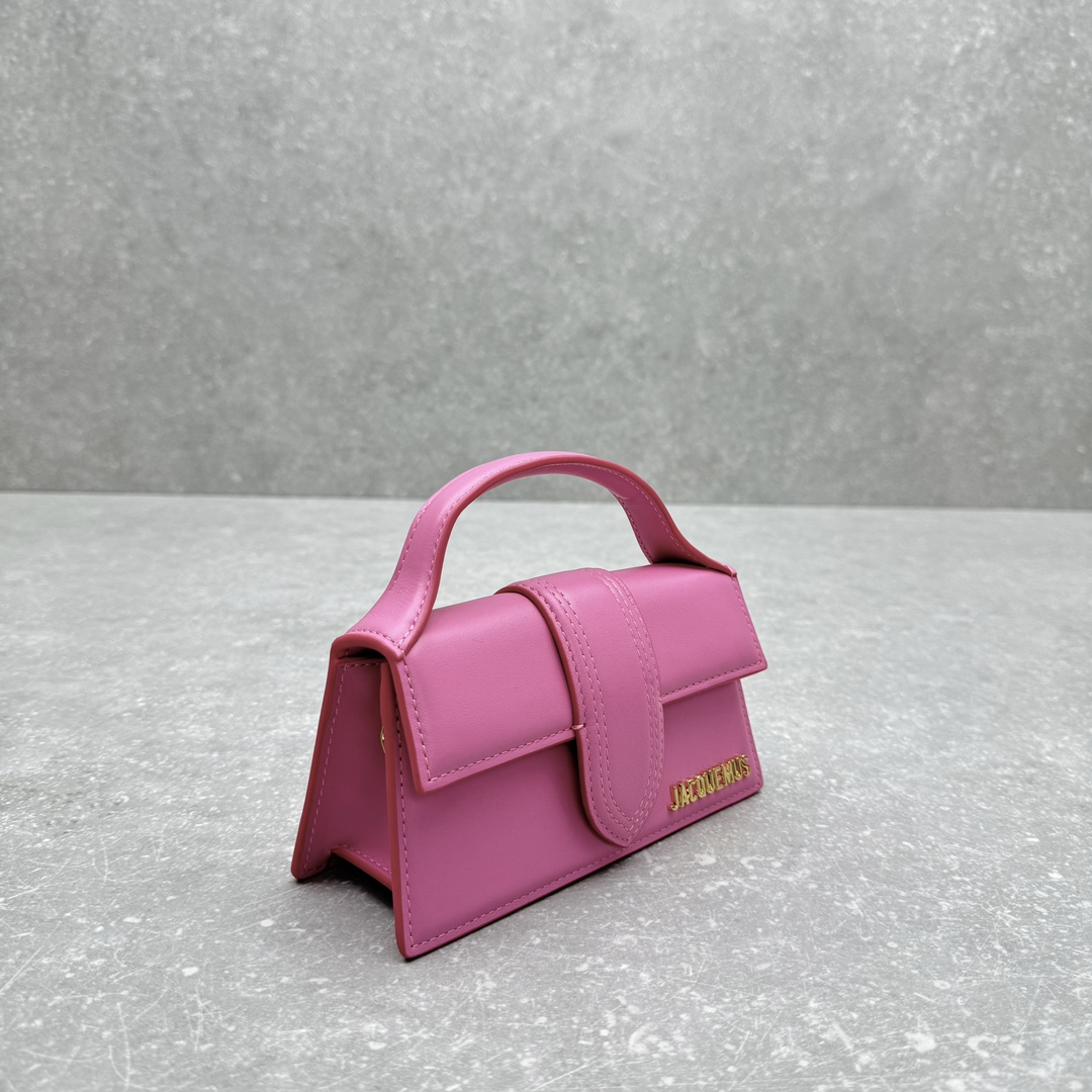 Jacquemus-Bamnino's new pink crossbody bag