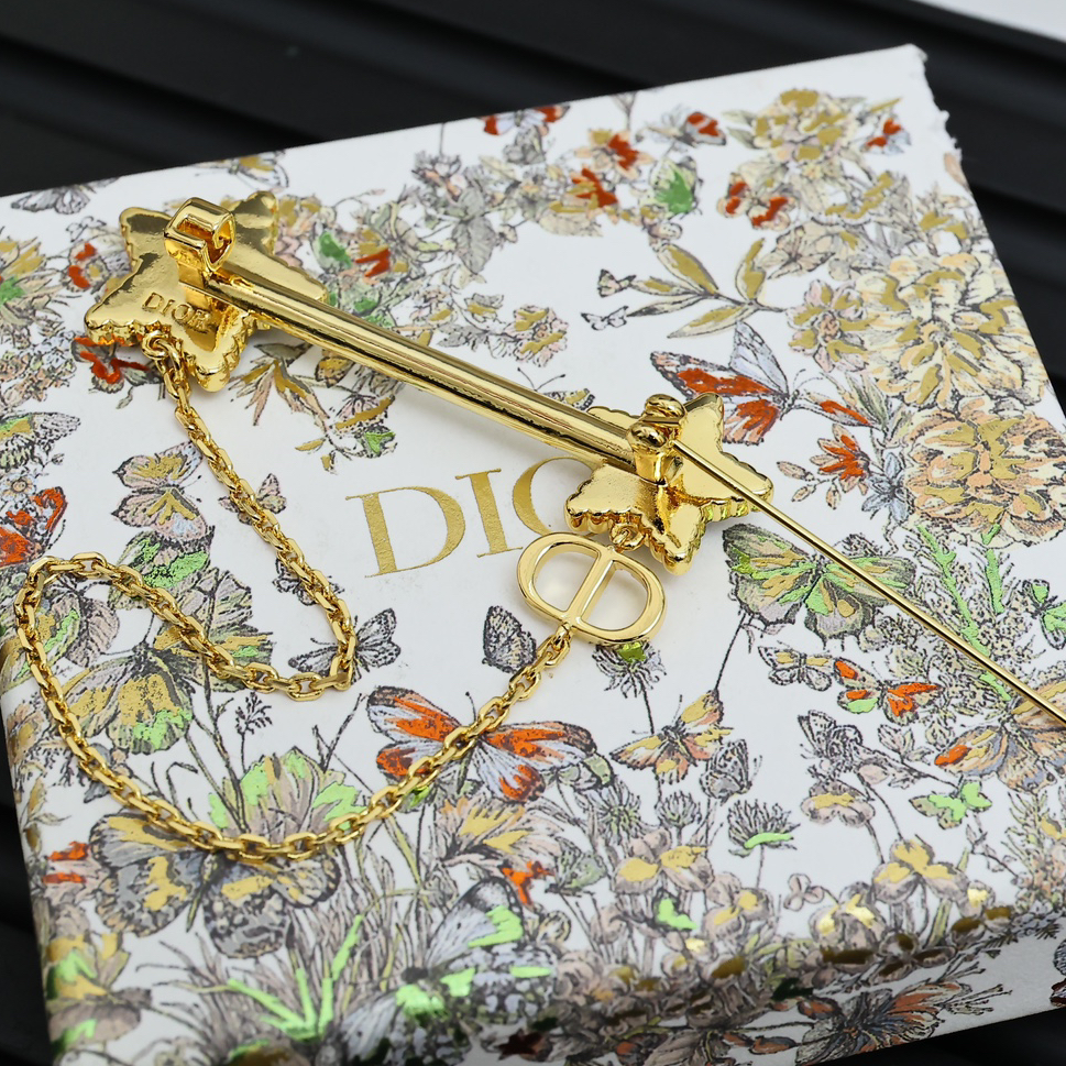 DIOR - Star chain brooch