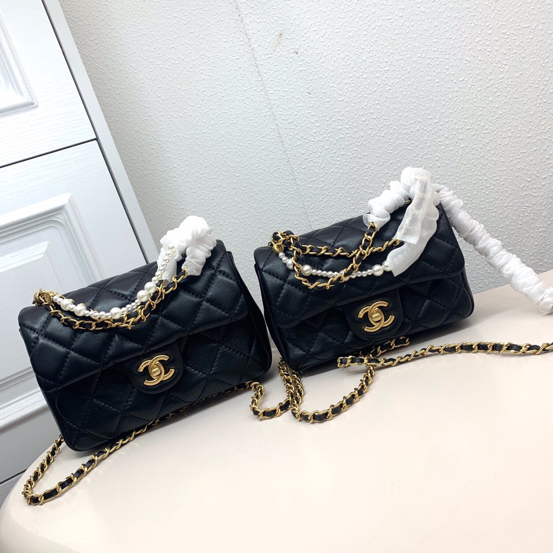Chanel-Pearl mini handbag