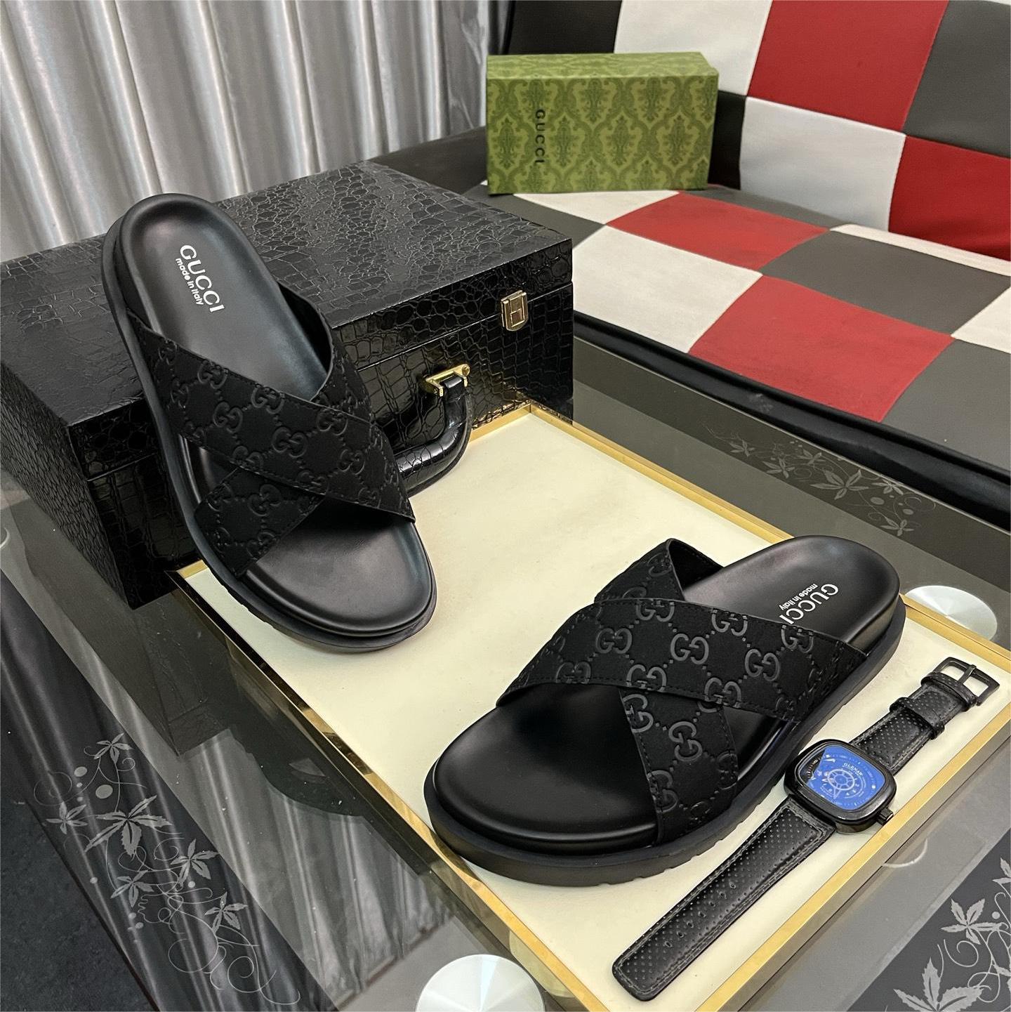 Gucci-Casual embossed cowhide sandals