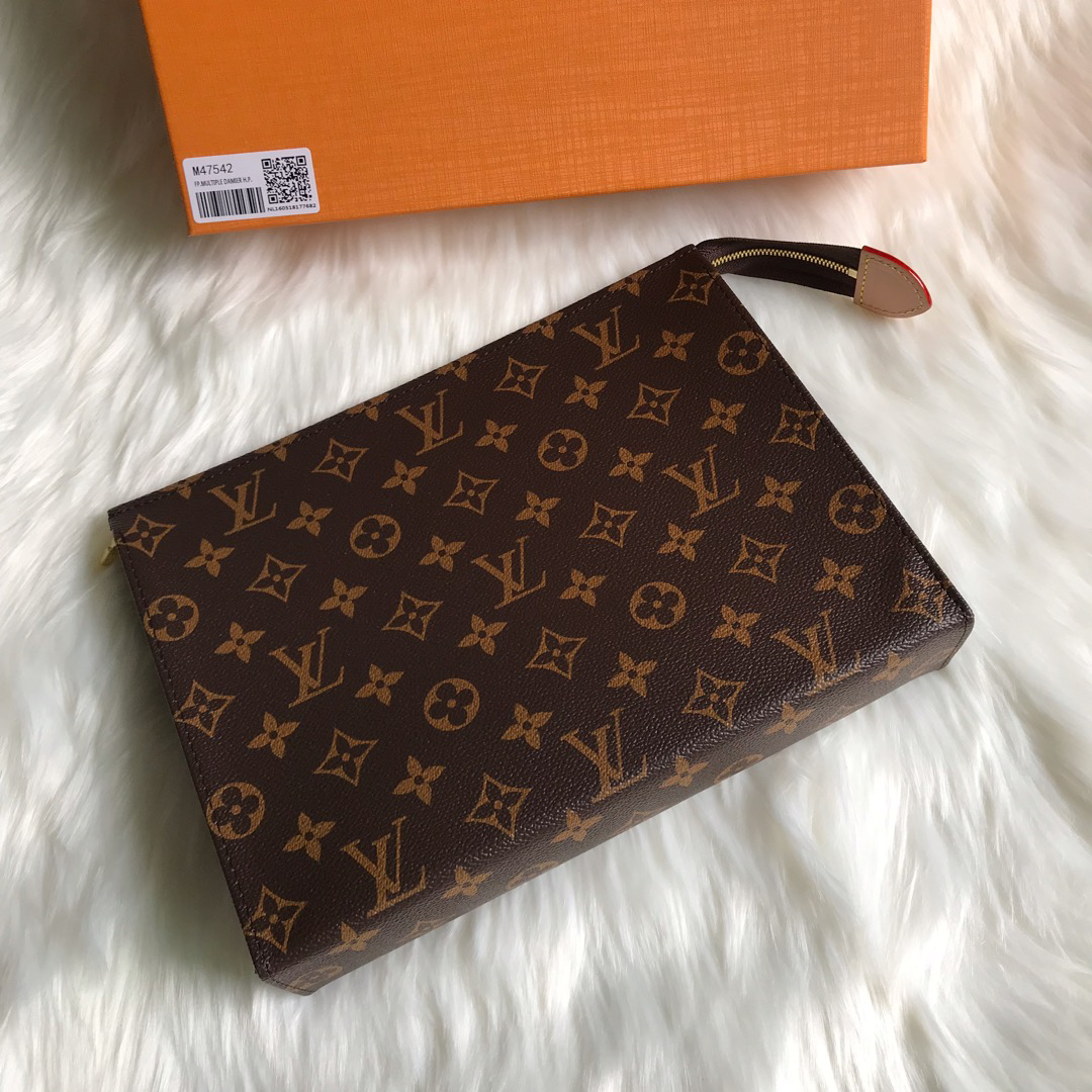 LOUIS VUITTON - LV Toiletry Pouch 26 Leather Clutch