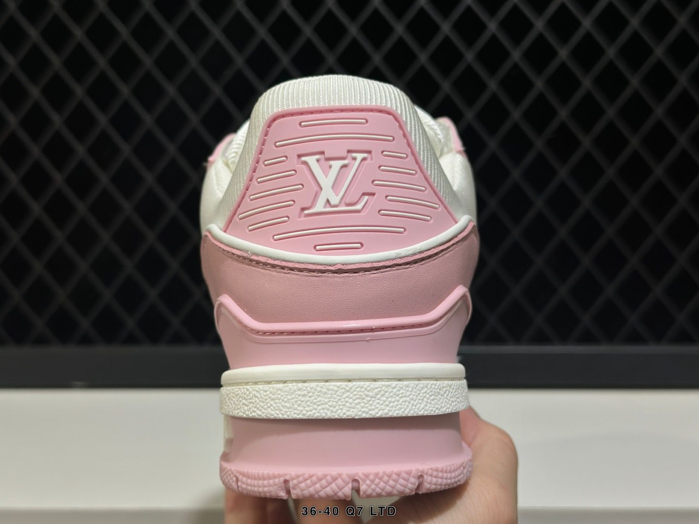 LOUIS VUITTON - LV Trainer Low White&Pink Woman Shoes