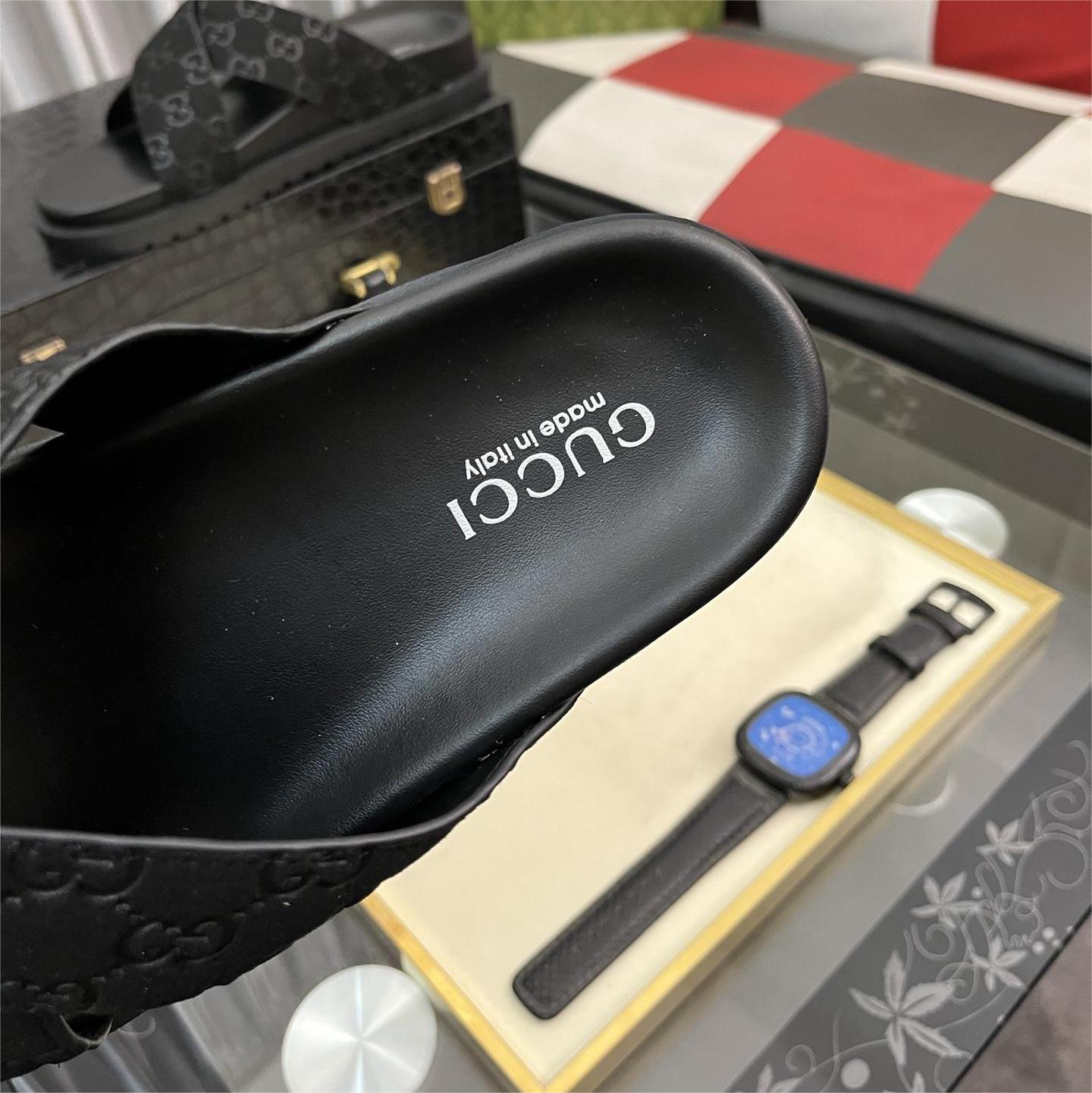 Gucci-Casual embossed cowhide sandals