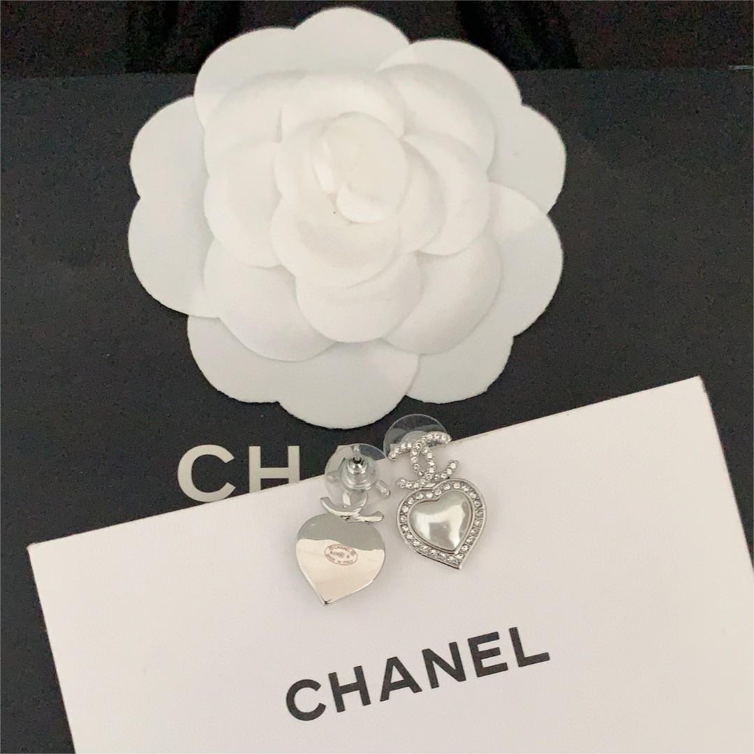 Chanel-Platinum heart earrings