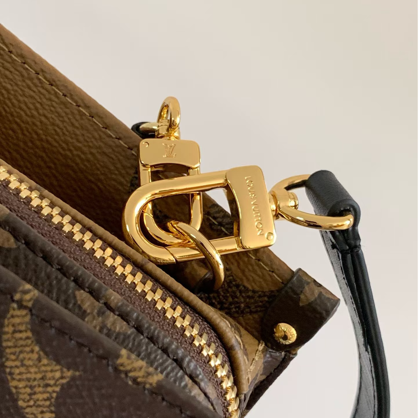 LV-OnTheGo East West Handbag