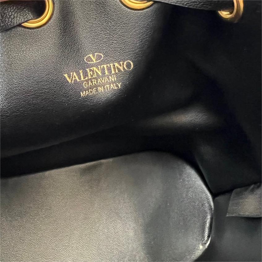 Valentino-vlogo signature
