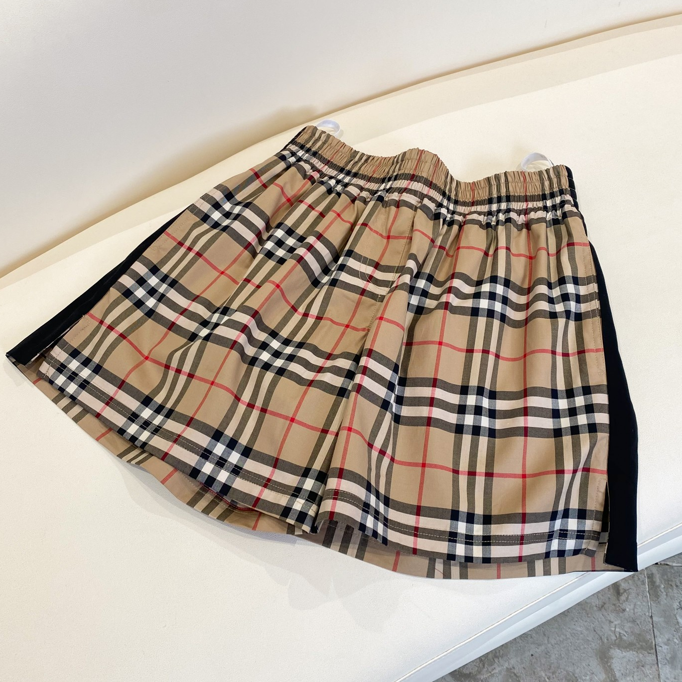 Burberry - Check Print Loose Elastic Waist Straight Cut Shorts