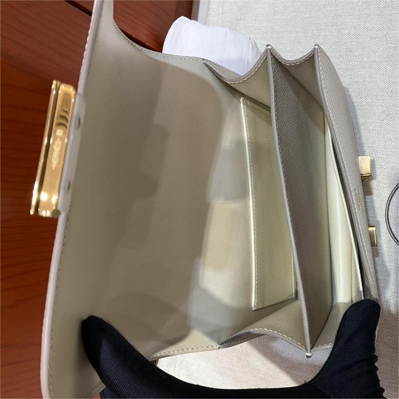 Hermes-Constance 19 milkshake white